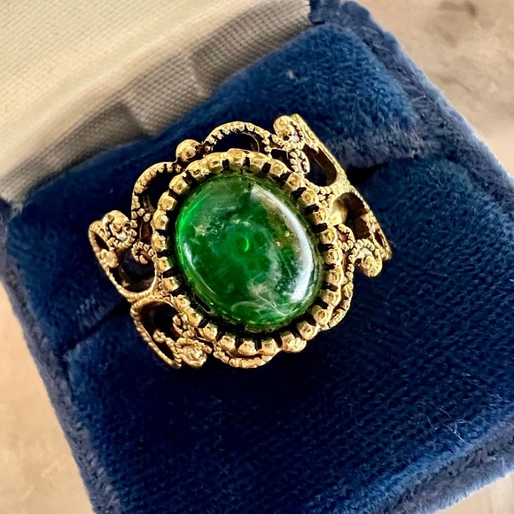 Vintage Emmons Gold Filigree Ring Emerald green large oval cut Statement Ring! - Picture 2 of 15